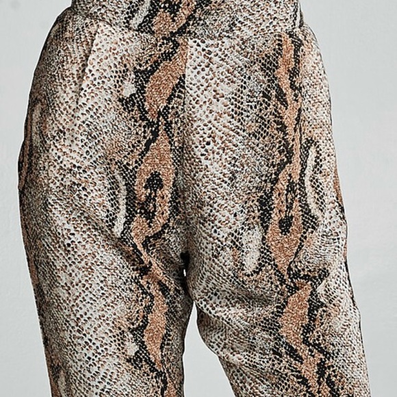 Snake Print High Waist Crop Pants - Picture 3 of 7